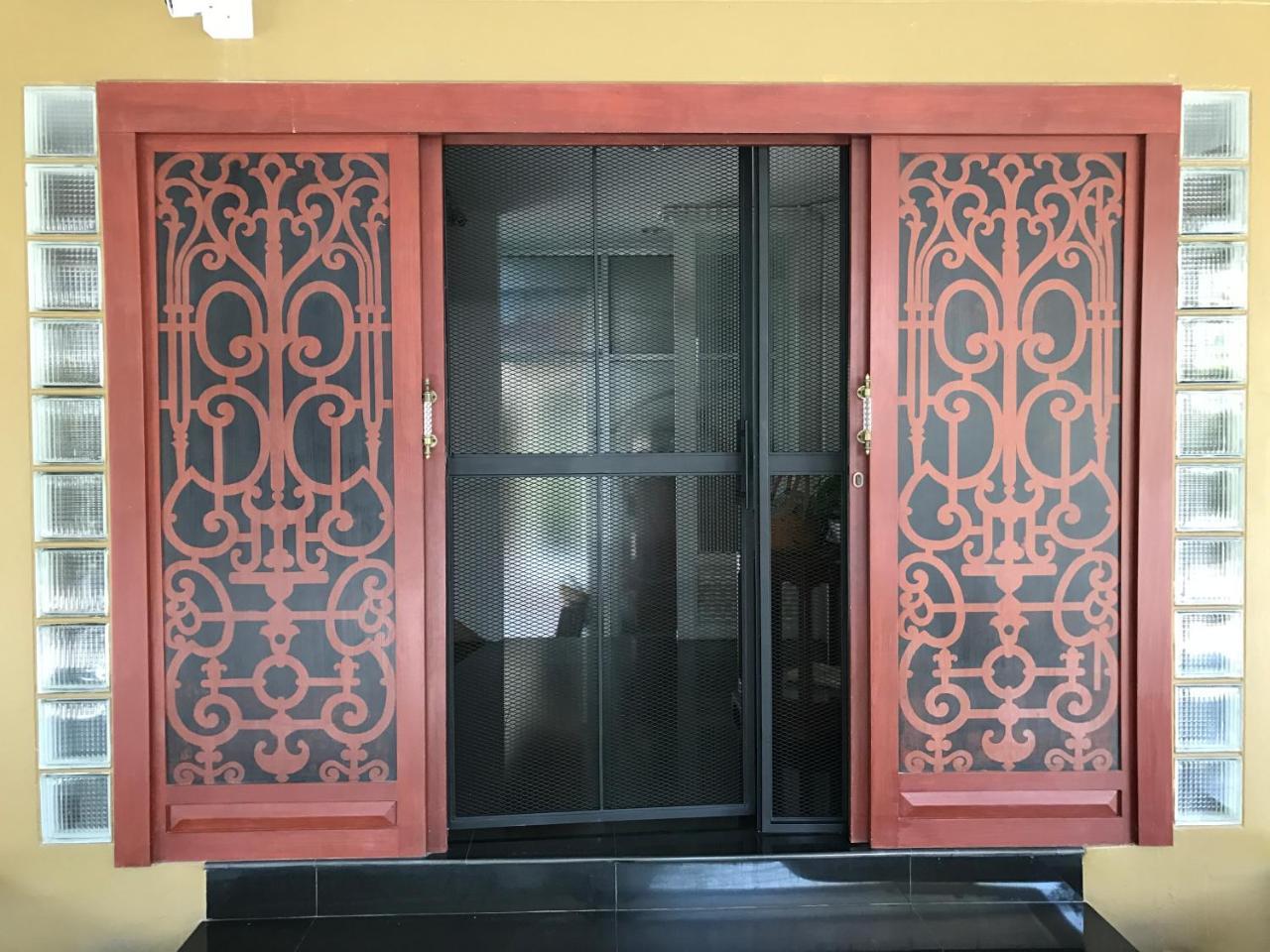 Samsen Suites Spacious 2br Contemporary Thai Style