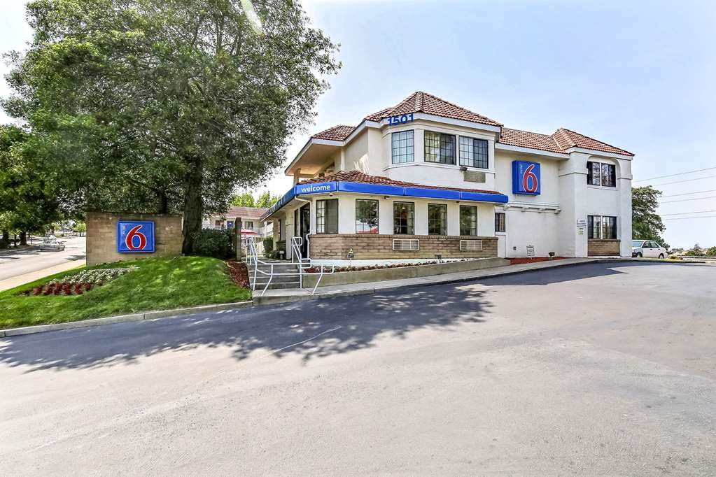 Motel 6 Pinole CA - photo 8