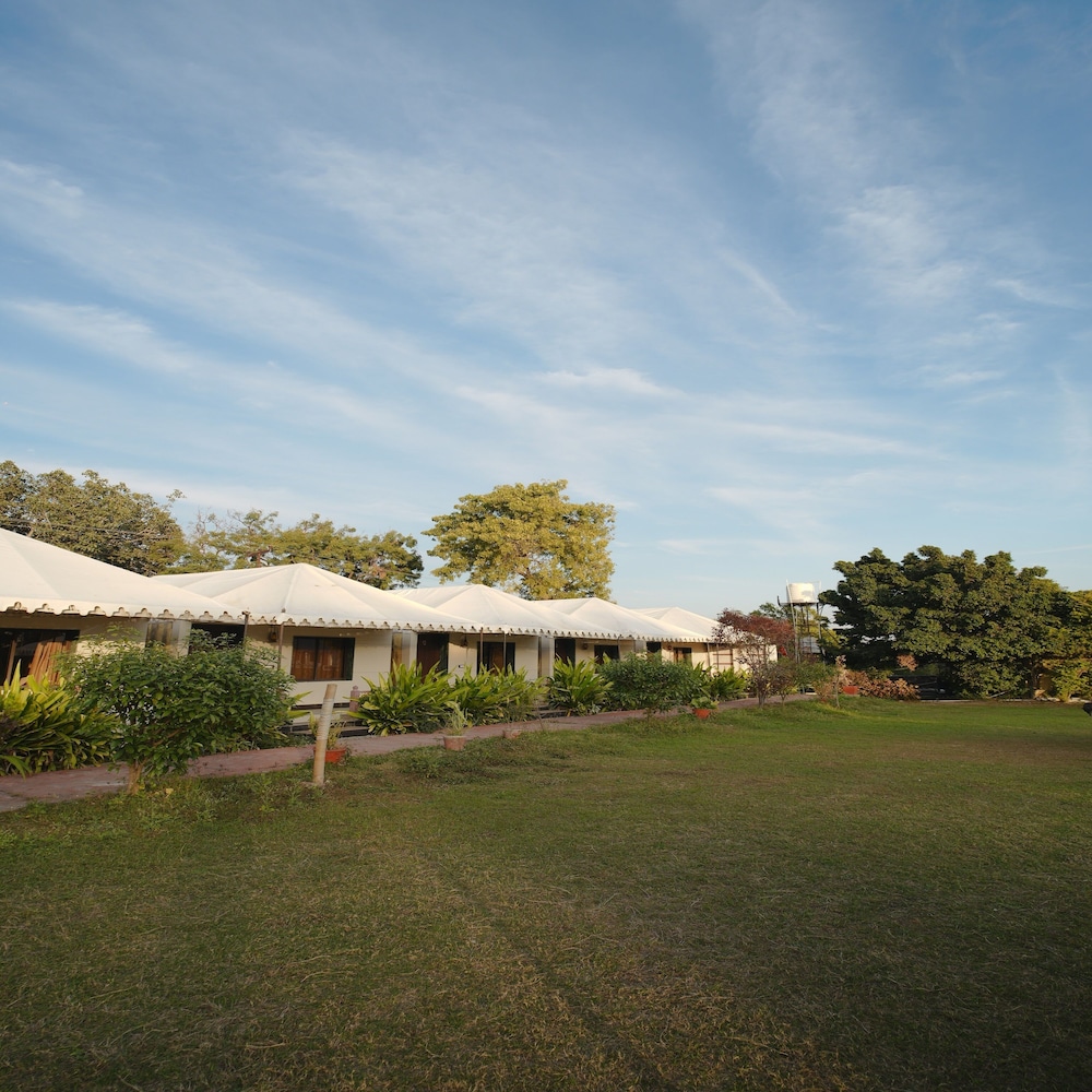 Bharat lake View Resort - last minute hotel in Udaipur