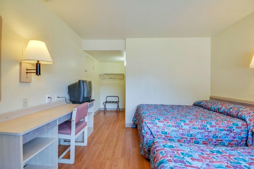 Motel 6 Tuscaloosa - photo 11