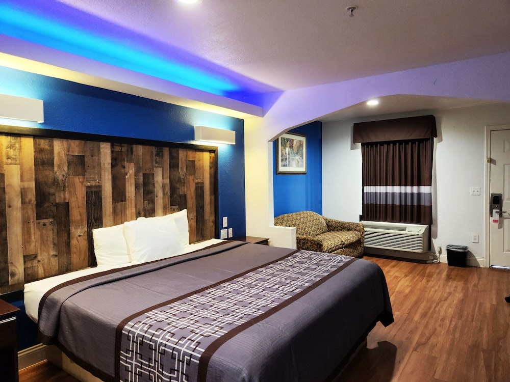 Express Inn Tomball - photo 5