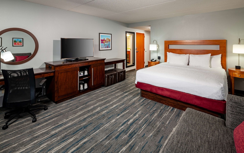Hampton Inn & Suites St. Louis at Forest Park - photo 13