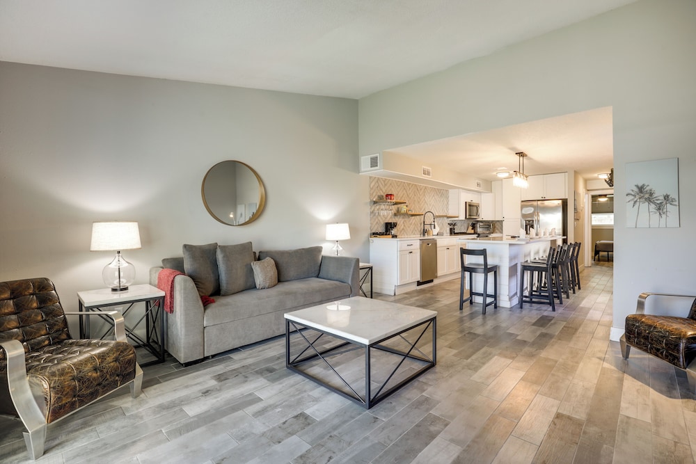 Prime Spot Near Dtwn Modern Anastasia Island Home — 4-Star Luxury Hotel in Saint Augustine, United States
