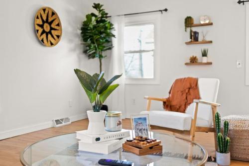 Heights Records A Trendy 2bd — Peoria