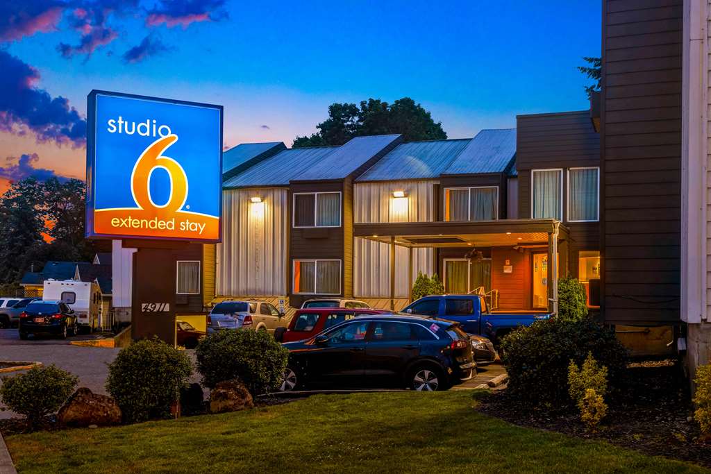 Studio 6 Portland OR - photo 2