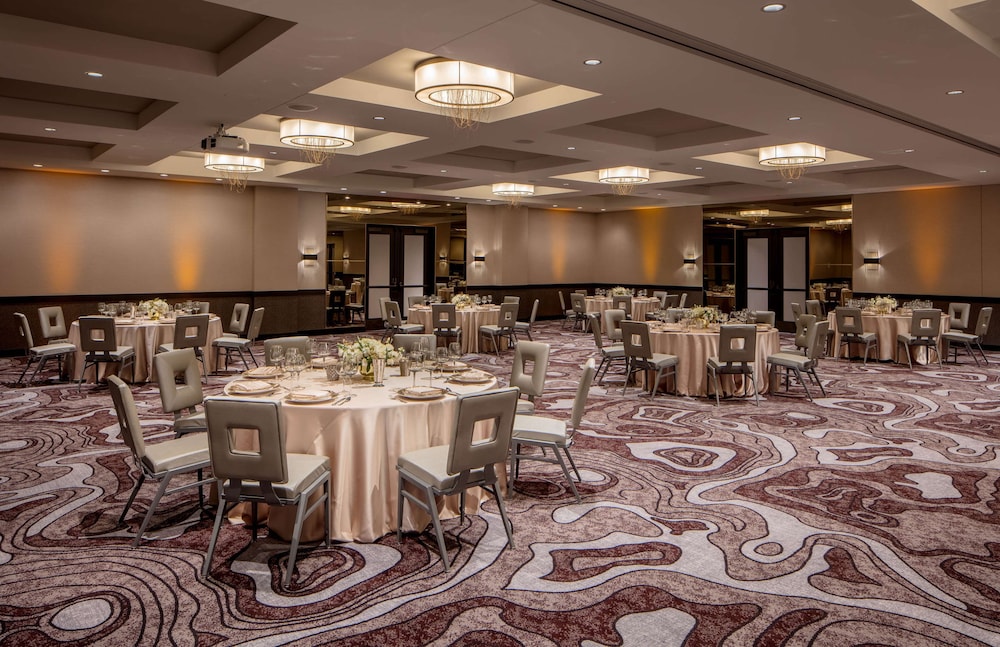 Embassy Suites by Hilton Minneapolis Downtown - photo 36