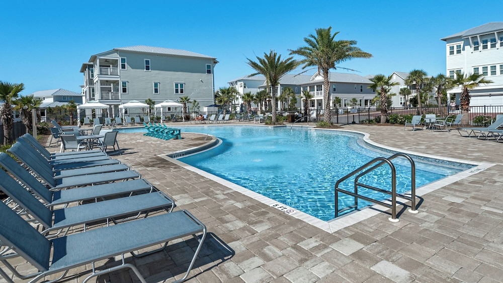 Modern Comfort Resort Style Pool: Perfect Prominence Location for 10 - photo 27