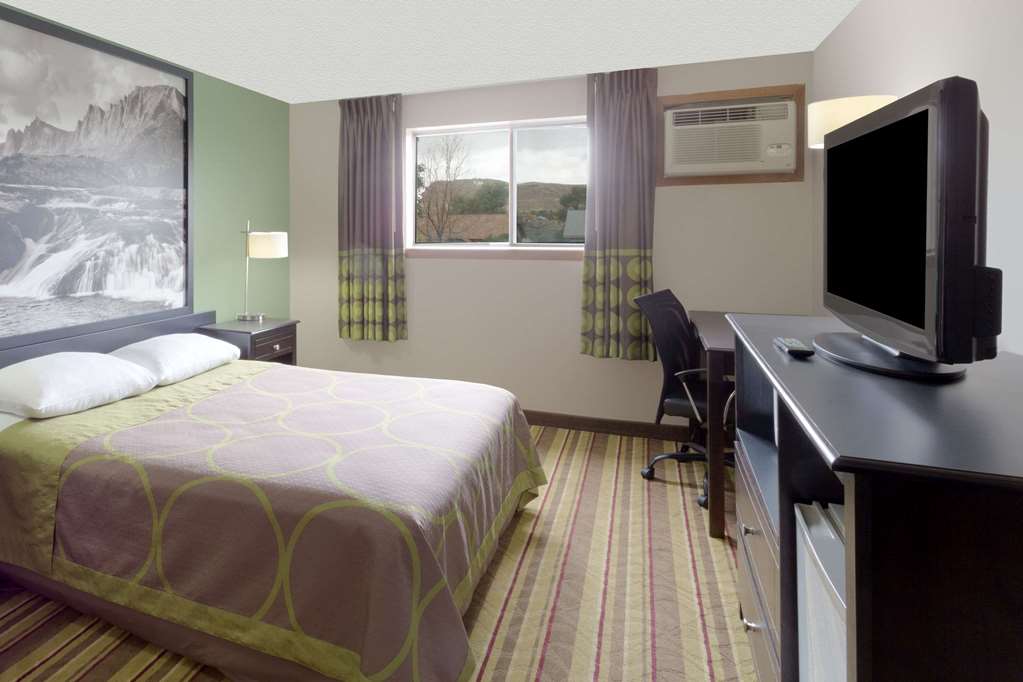 Super 8 by Wyndham Green River - photo 5