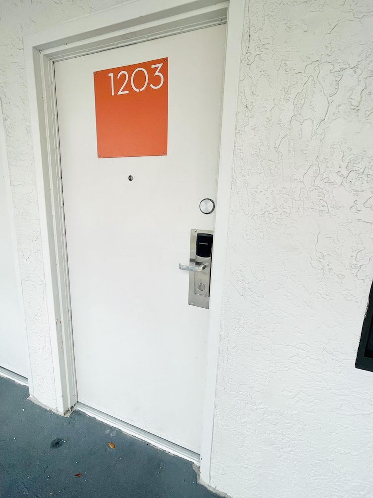 1 1 Condo hotel With Double bed and Community Pool Miles From Disney - photo 16