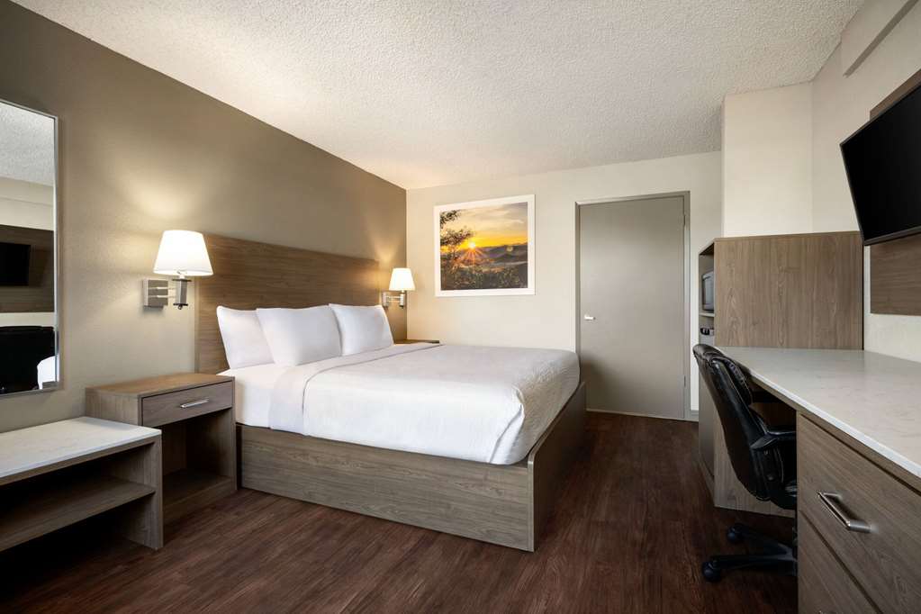 Days Inn by Wyndham Fresno South - photo 16