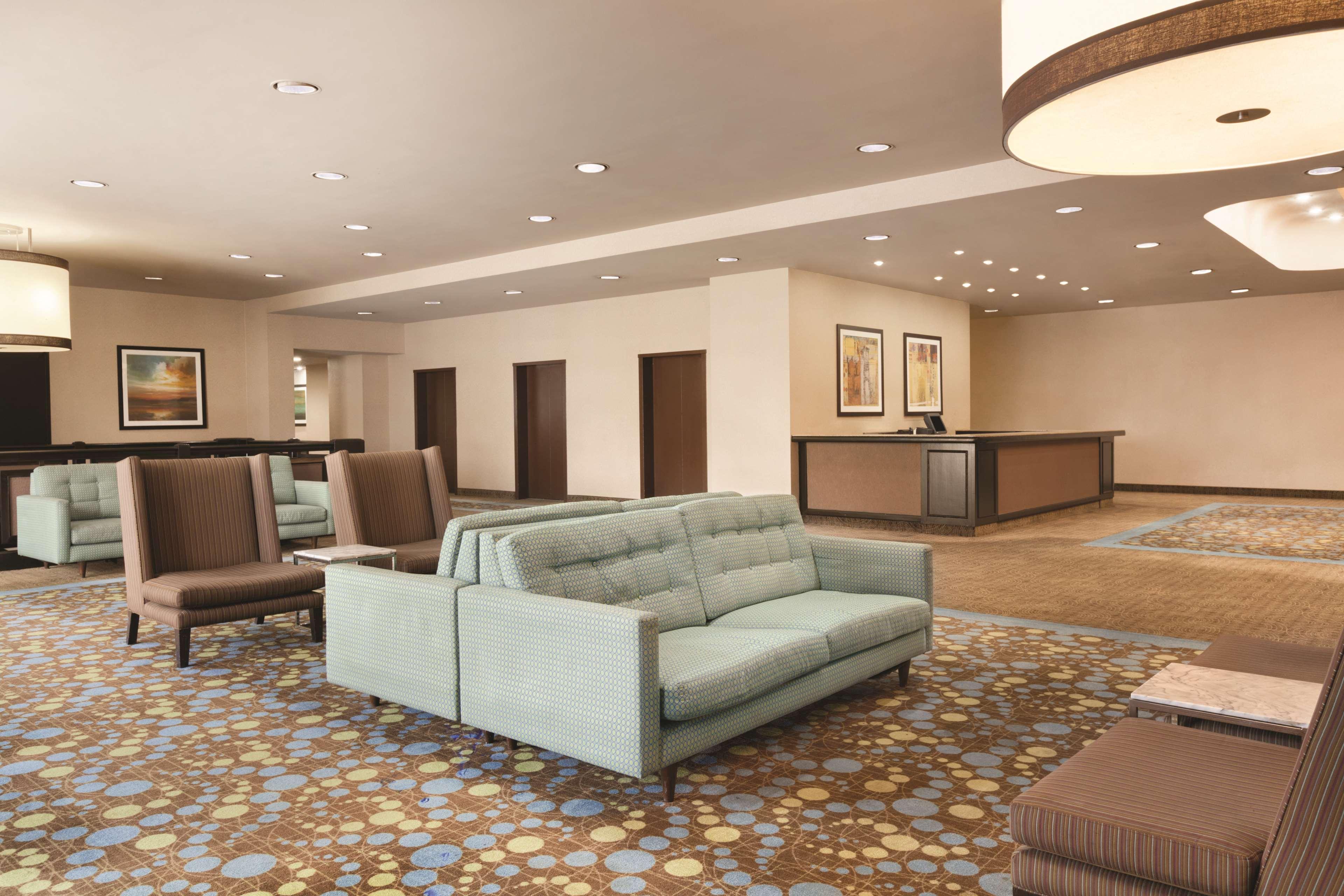 Radisson Hotel Fresno Conference Center - photo 22