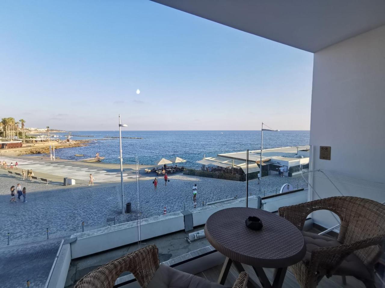 COSea Living: Seaside Two Bedroom Flat in Harbour 106