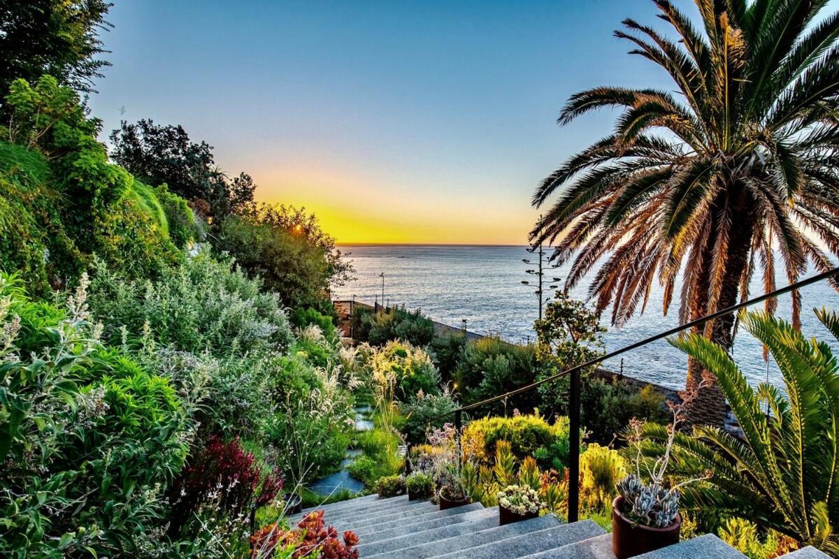 Bantry Bay Stylish Studio in Front Row Location
