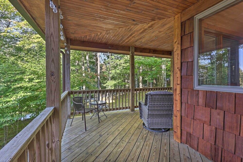 2 Mi to Beech Mtn Resort: Cabin w Deck & Grill - photo 8