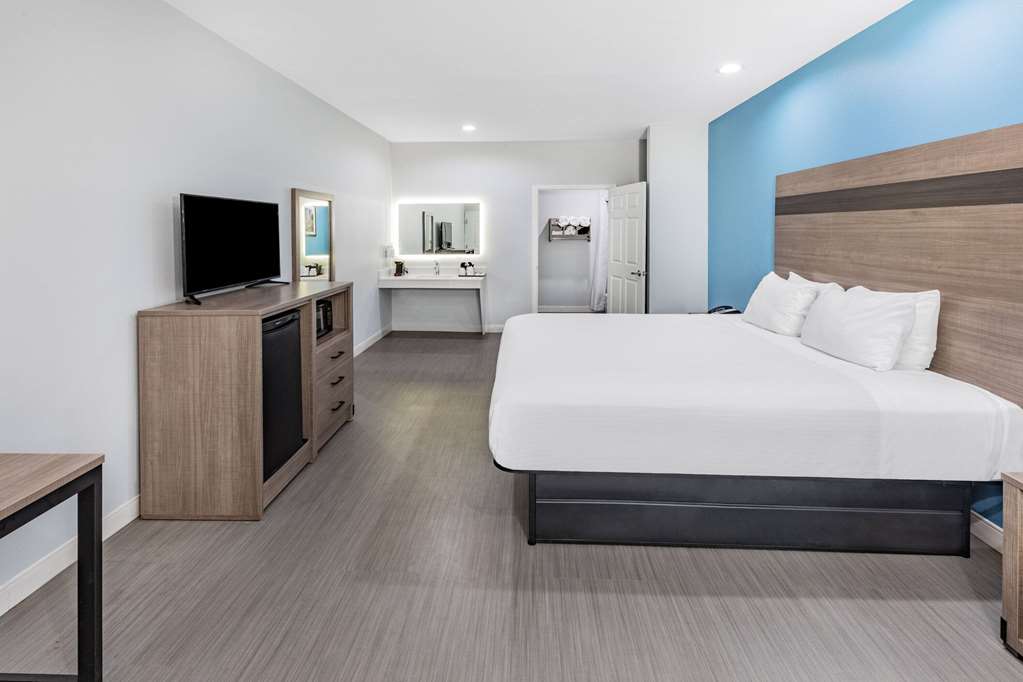 Baymont by Wyndham Freeport Texas - photo 40