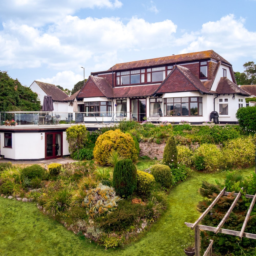 The Spinney Spectacular Views Over the Bay And Close To Beach with Parking in Paignton, United Kingdom