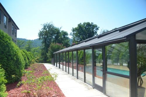 Smoky Mountain Inn & Suites - photo 32