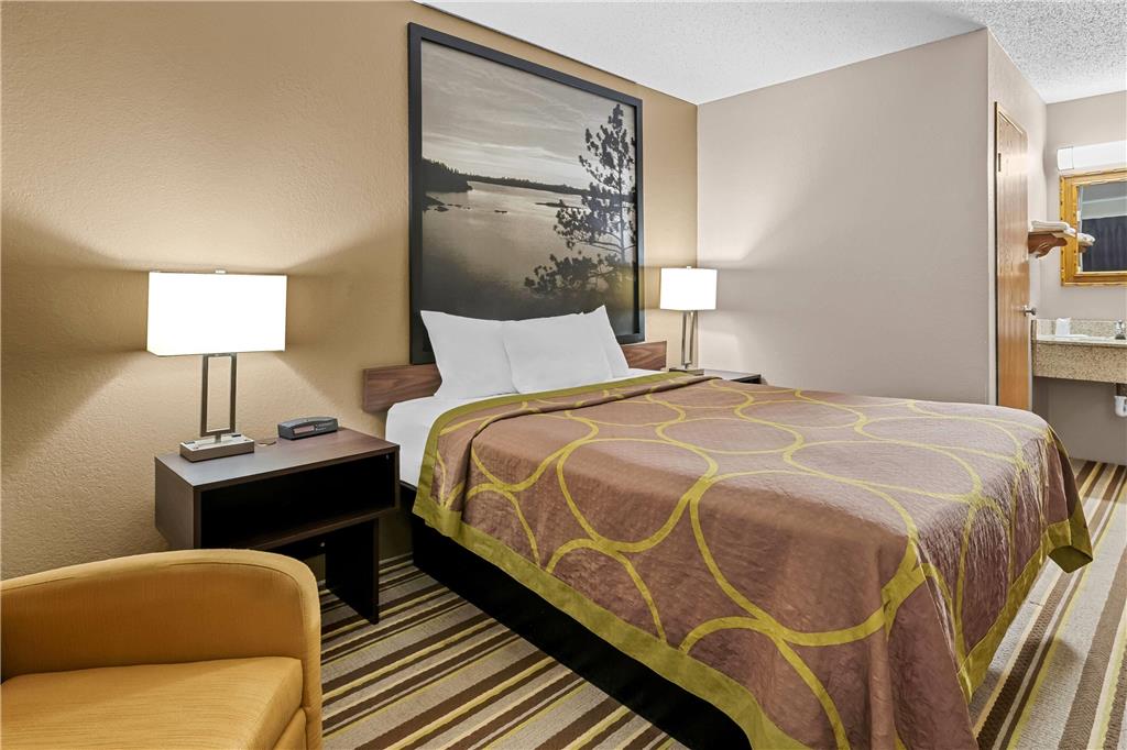 Super 8 by Wyndham Blue Earth - photo 24
