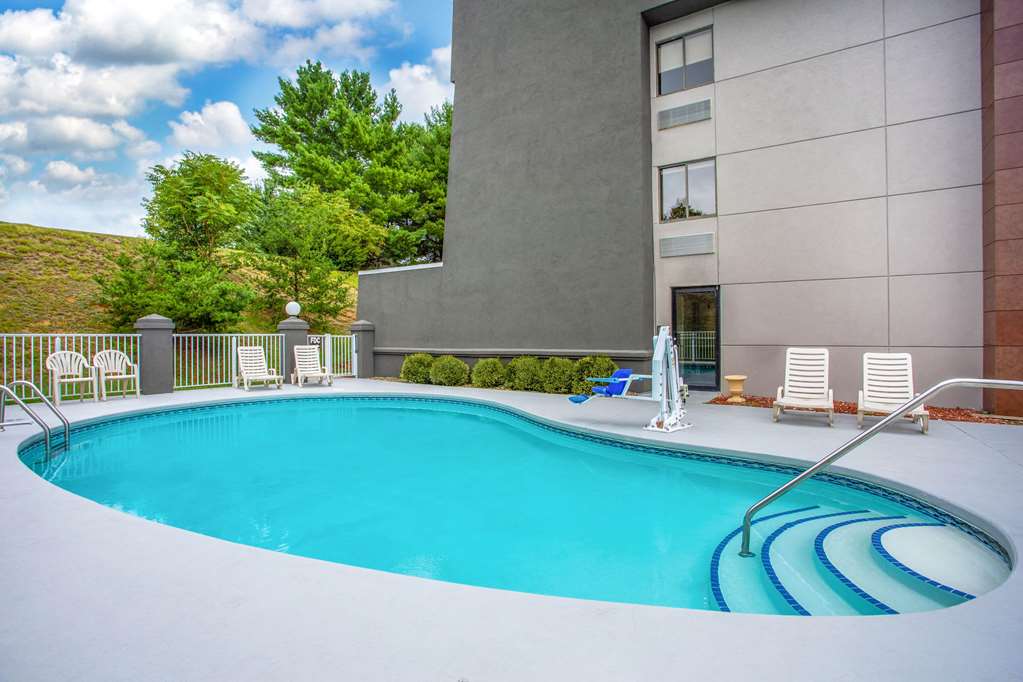La Quinta Inn & Suites by Wyndham Roanoke Salem - photo 9