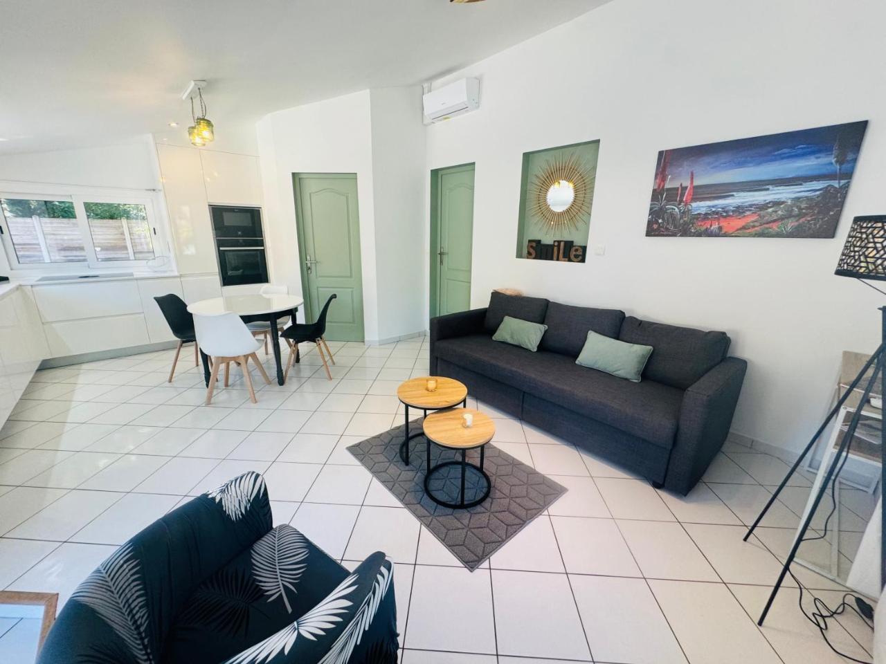Villa Plage a 130 M SPA Piscine Partages — 4-Star Luxury Hotel in Soulac-Sur-Mer, France
