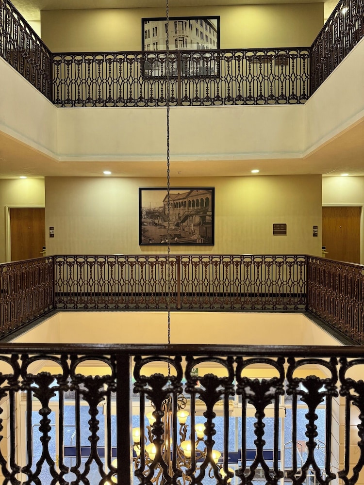 Handrails in hallways