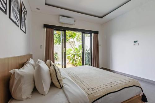 Villa Paddies Charming 2 BR Canggu with Aircon Living High Speed Wi Fi — 4-Star Luxury Hotel in Canggu, Indonesia