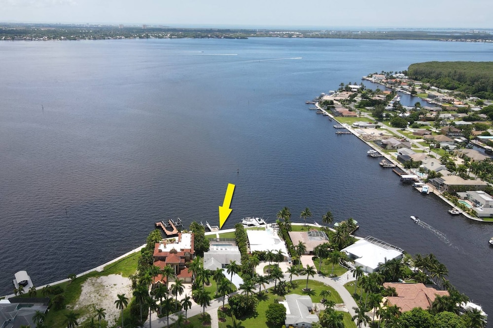228 Bay Shore Dr