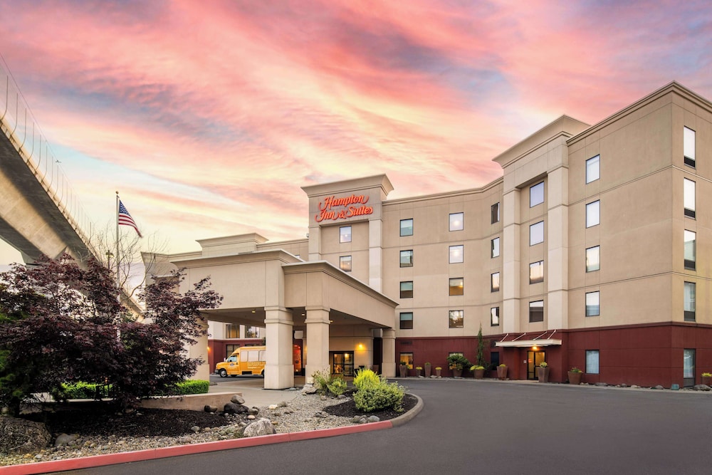 Hampton Inn & Suites Seattle Airport 28th Ave — hotel in Seatac