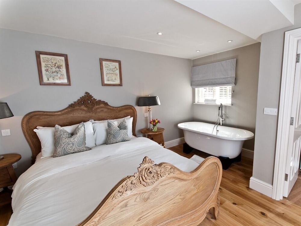 The White Hart — 4-Star Luxury Hotel in Henley On Thames, United Kingdom
