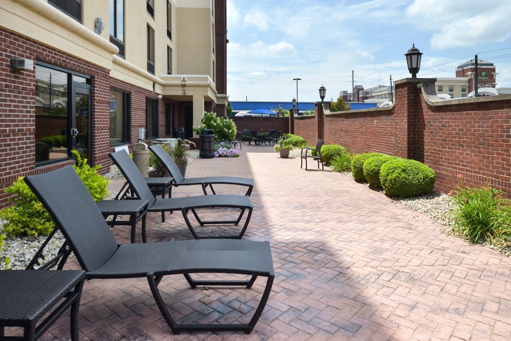 Holiday Inn Express & Suites Indianapolis Dtn Conv Ctr Area by IHG - photo 73