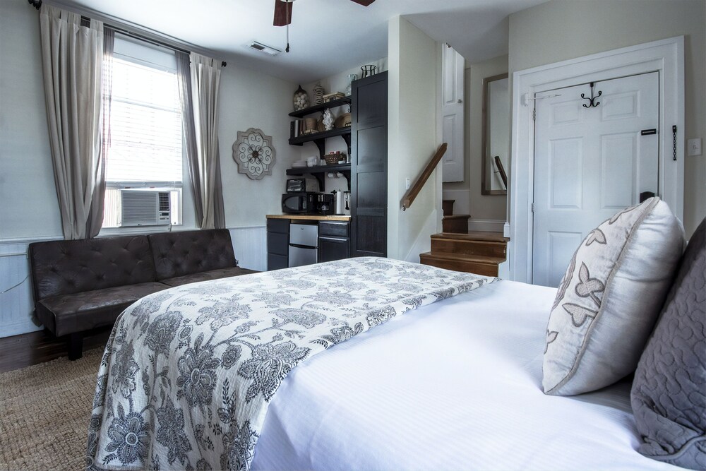 Suites on Coming - photo 22