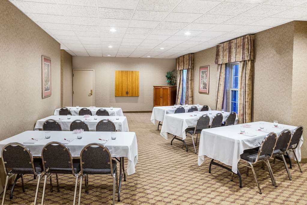 Ramada by Wyndham Sellersburg Louisville North - photo 38