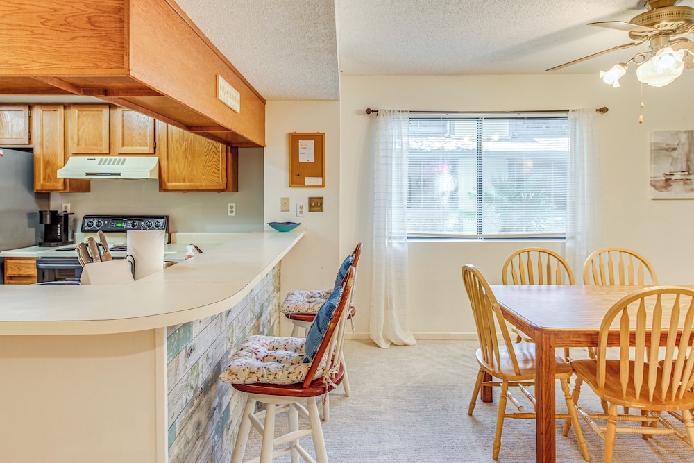 Walk To Myrtle Beach Condo with Resort Perks - photo 14
