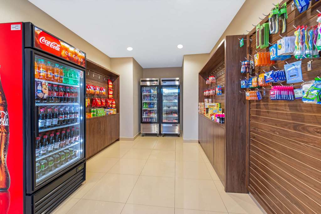La Quinta Inn & Suites by Wyndham Bridge City - photo 27