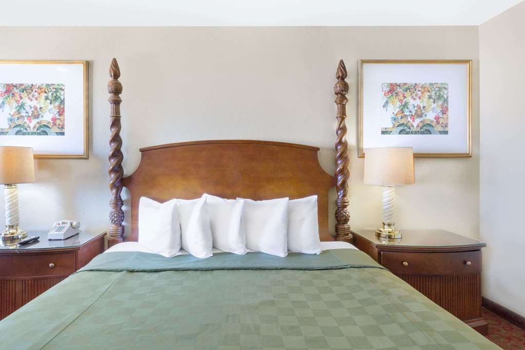 Days Inn by Wyndham Kingman East - photo 12