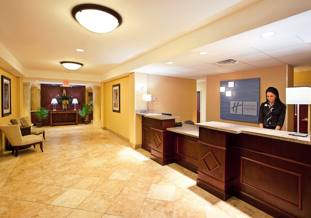 Holiday Inn Express Hotel & Suites Niagara Falls an IHG Hotel - photo 2