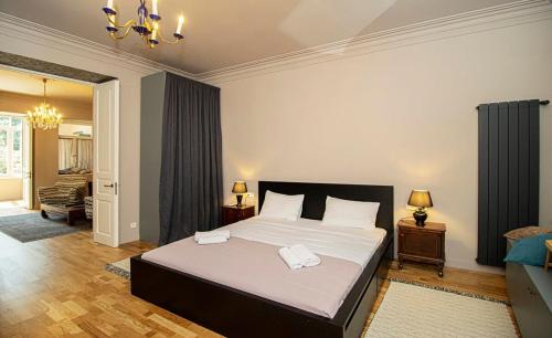 Charming 1BR Apartment with Balcony By Wehost