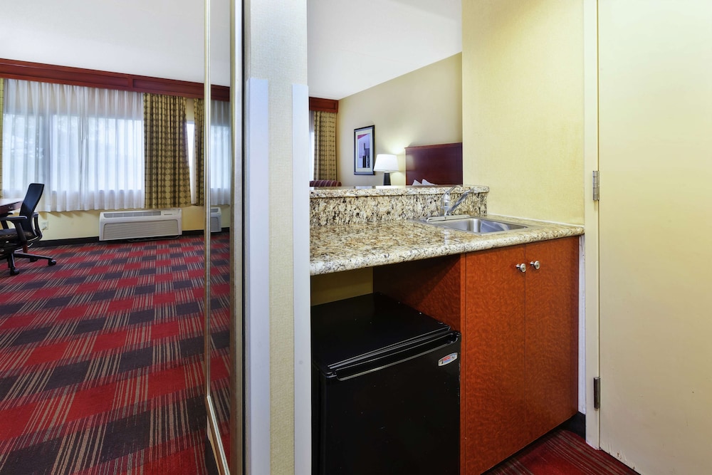 DoubleTree by Hilton Holland - photo 27