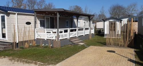 Zee&Zout chalet 6 pers. bij Renesse en strand — 4-Star Luxury Hotel in Renesse, Netherlands