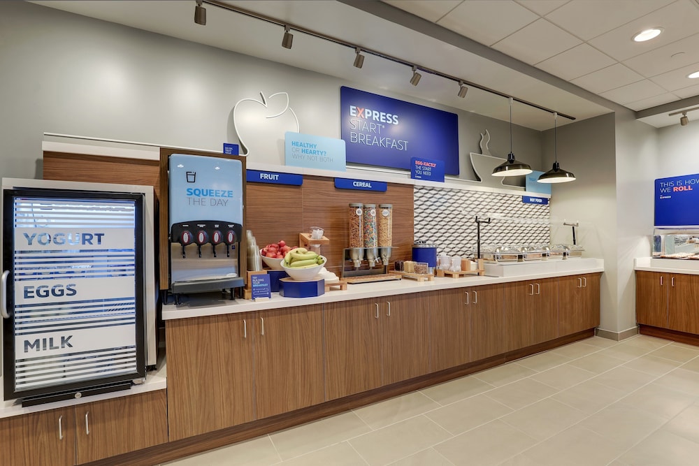 Holiday Inn Express Holly Springs Raleigh Area by IHG - photo 43
