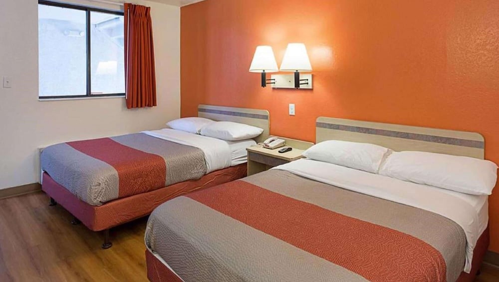 Magnuson Hotel Baton Rouge East - photo 5