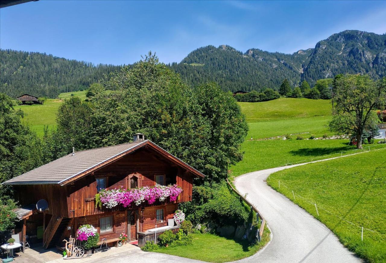 Wörglerhof's Hüttenapartments mit Kachelofen — hotel in Alpbach