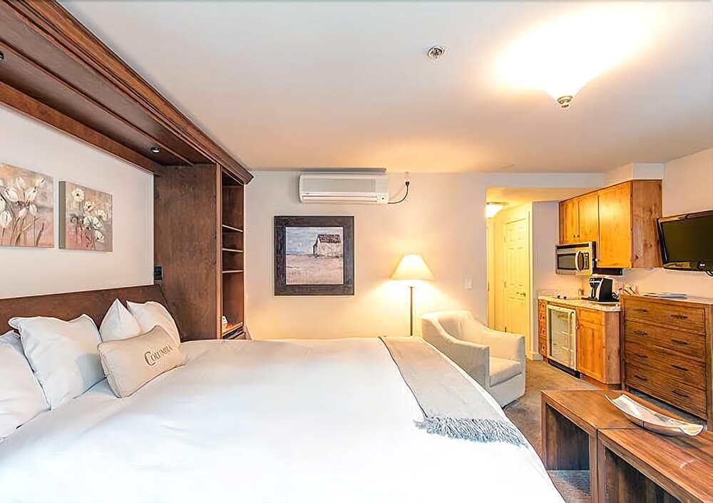 Columbia Hotel - photo 13