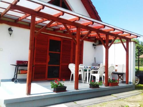 Hűvös Nyaralóház Orosháza in Oroshaza, Hungary