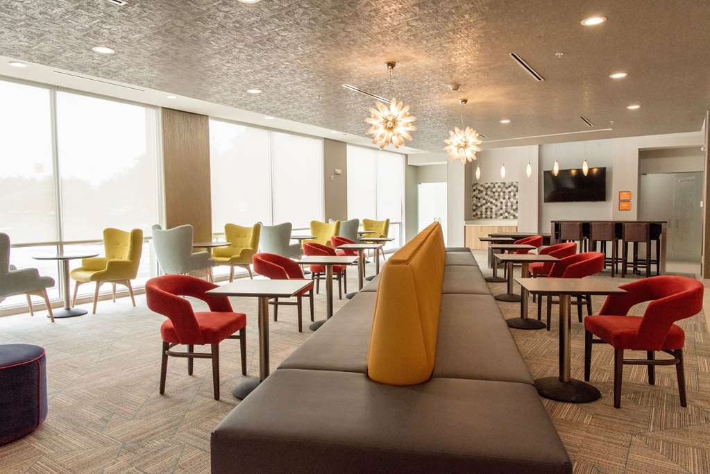 La Quinta Inn & Suite by Wyndham Lake City - photo 9