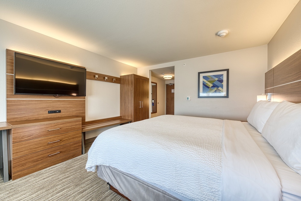 Holiday Inn Express & Suites Manitou Springs by IHG - photo 19
