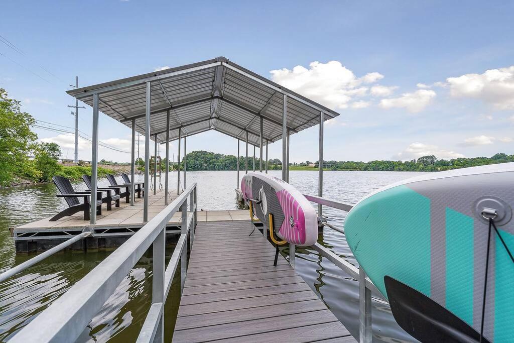 Lake Home Dock Fire Pit Hot Tub Game Room Etc — 4-Star Luxury Hotel in Winchester, United States