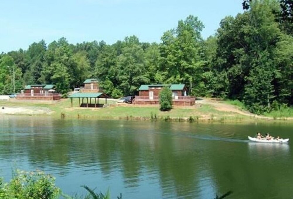 Forest Lake RV & Camping Resort — hotel in Advance