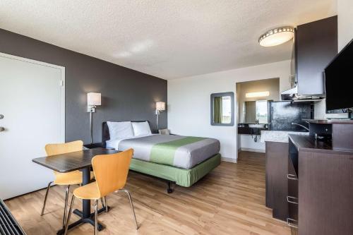 Concorde Inn Suites Pekin - photo 55