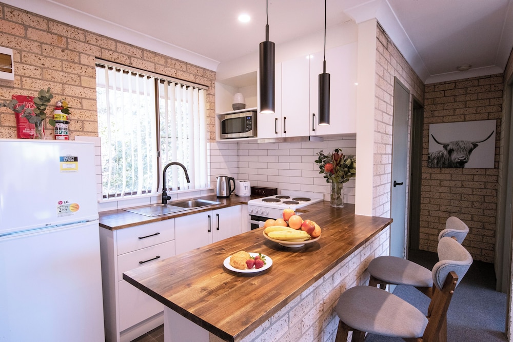 52 on Mort Apartments — 4-Star Luxury Hotel in Lithgow, Australia